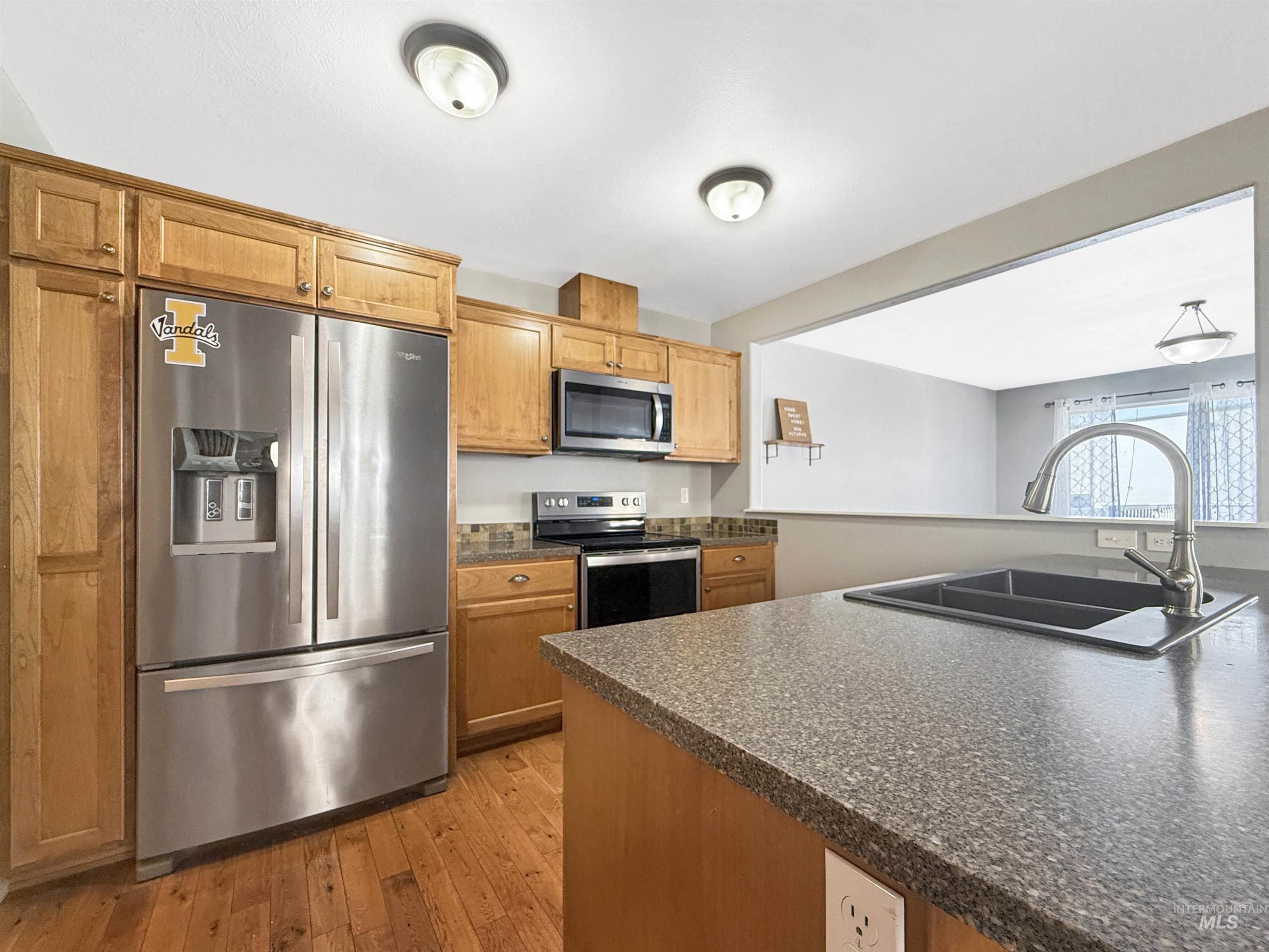 1014 Alturas, Moscow, Idaho 83843, 3 Bedrooms, 2.5 Bathrooms, Residential For Sale, Price $439,000,MLS 98996499