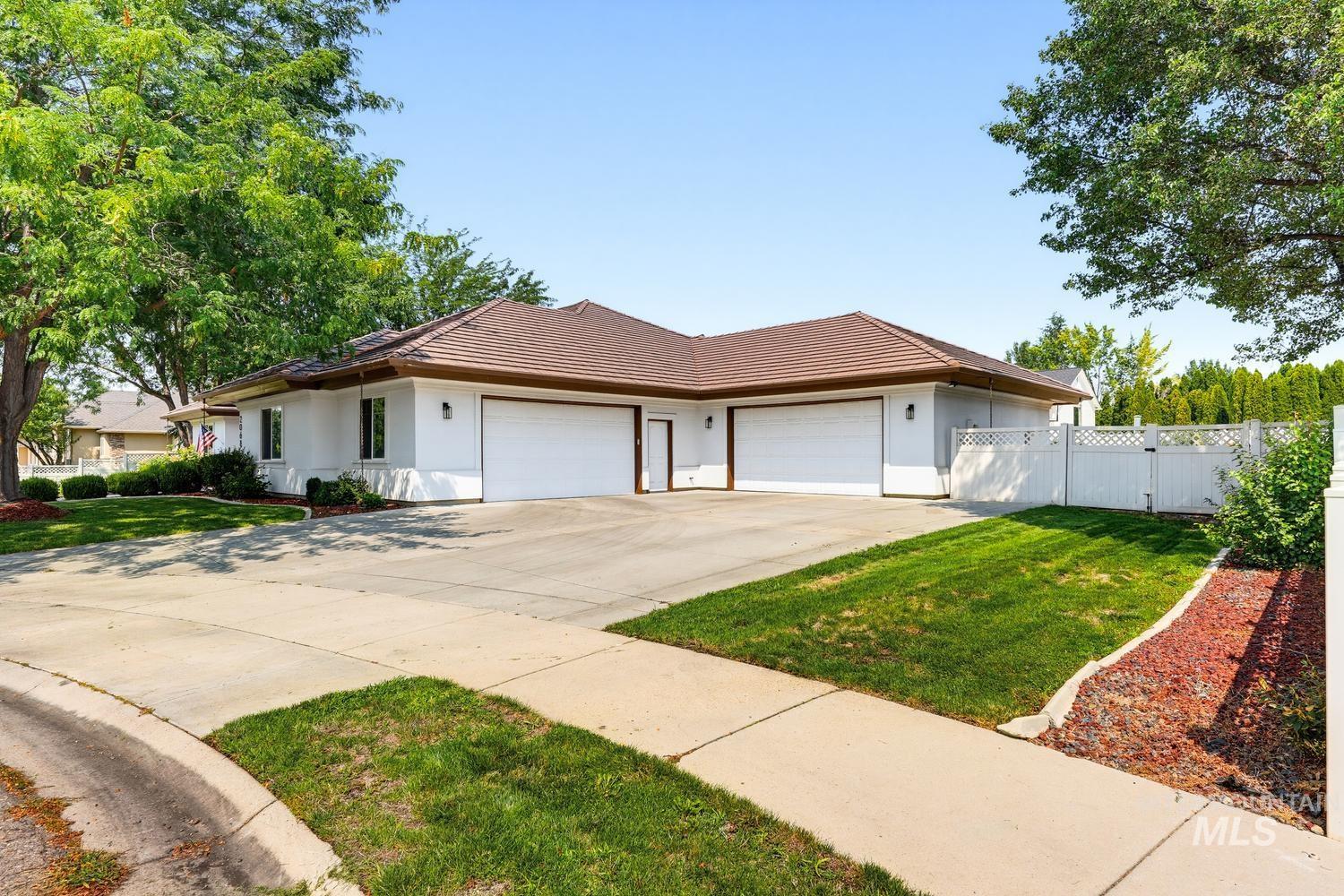 2068 E Handel Ct, Meridian, Idaho 83646, 6 Bedrooms, 3.5 Bathrooms, Residential For Sale, Price $1,599,900,MLS 98996504