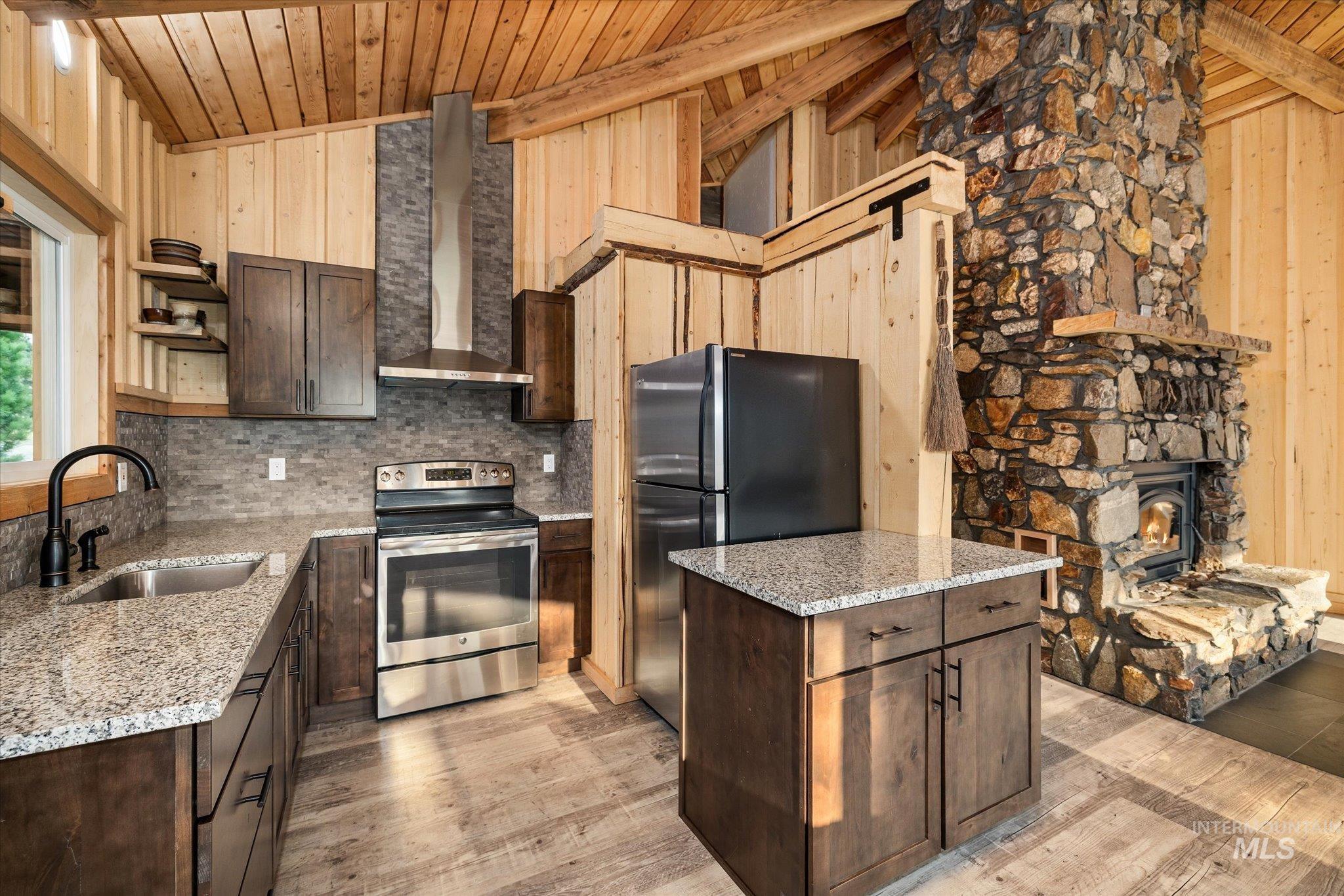 30 Timberline Dr, Garden Valley, Idaho 83622, 2 Bedrooms, 2 Bathrooms, Residential For Sale, Price $489,900,MLS 98996507