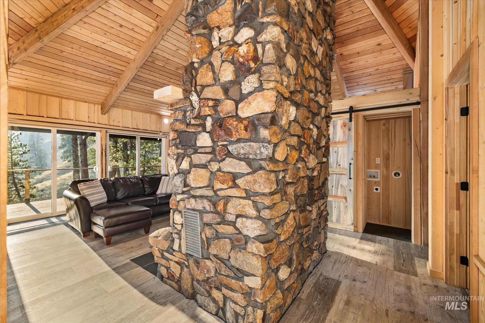 30 Timberline Dr, Garden Valley, Idaho 83622, 2 Bedrooms, 2 Bathrooms, Residential For Sale, Price $489,900,MLS 98996507
