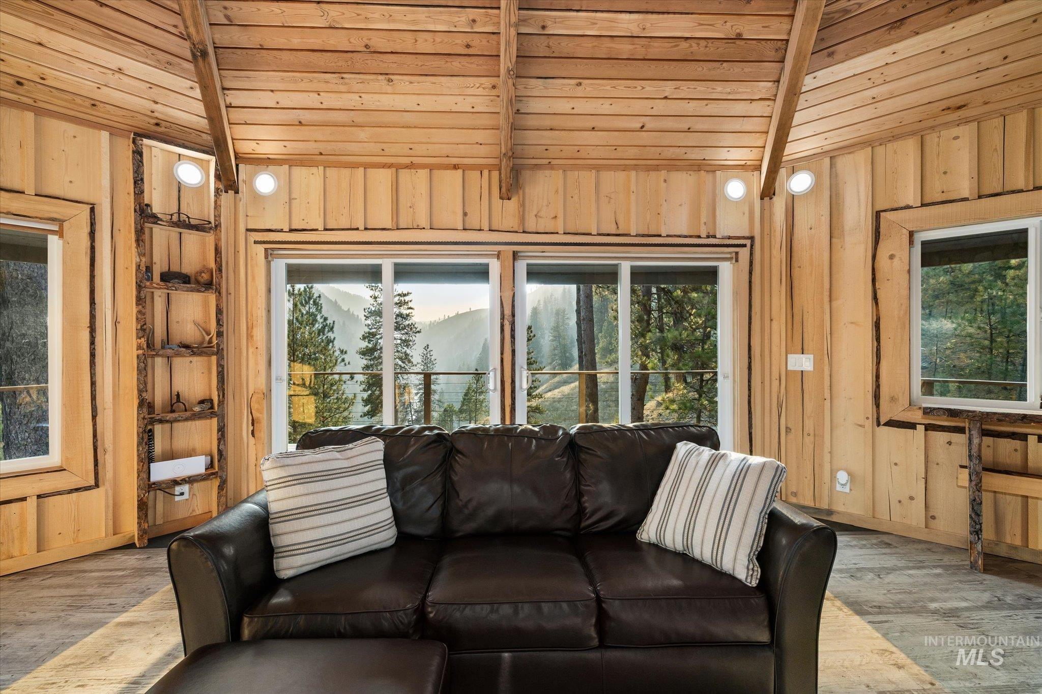 30 Timberline Dr, Garden Valley, Idaho 83622, 2 Bedrooms, 2 Bathrooms, Residential For Sale, Price $489,900,MLS 98996507