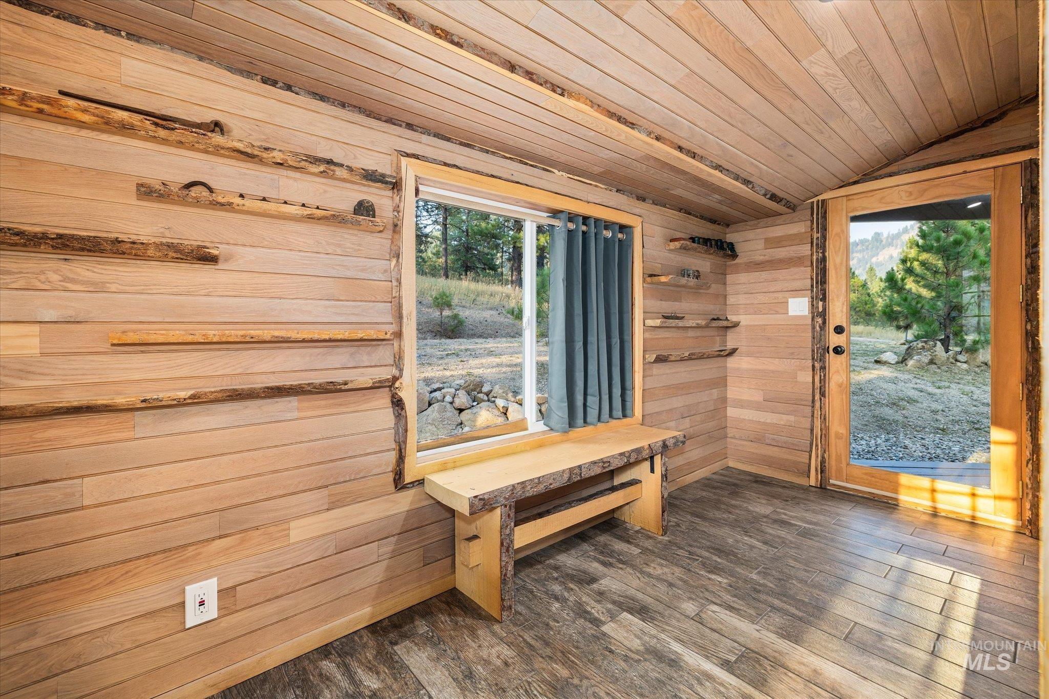 30 Timberline Dr, Garden Valley, Idaho 83622, 2 Bedrooms, 2 Bathrooms, Residential For Sale, Price $489,900,MLS 98996507
