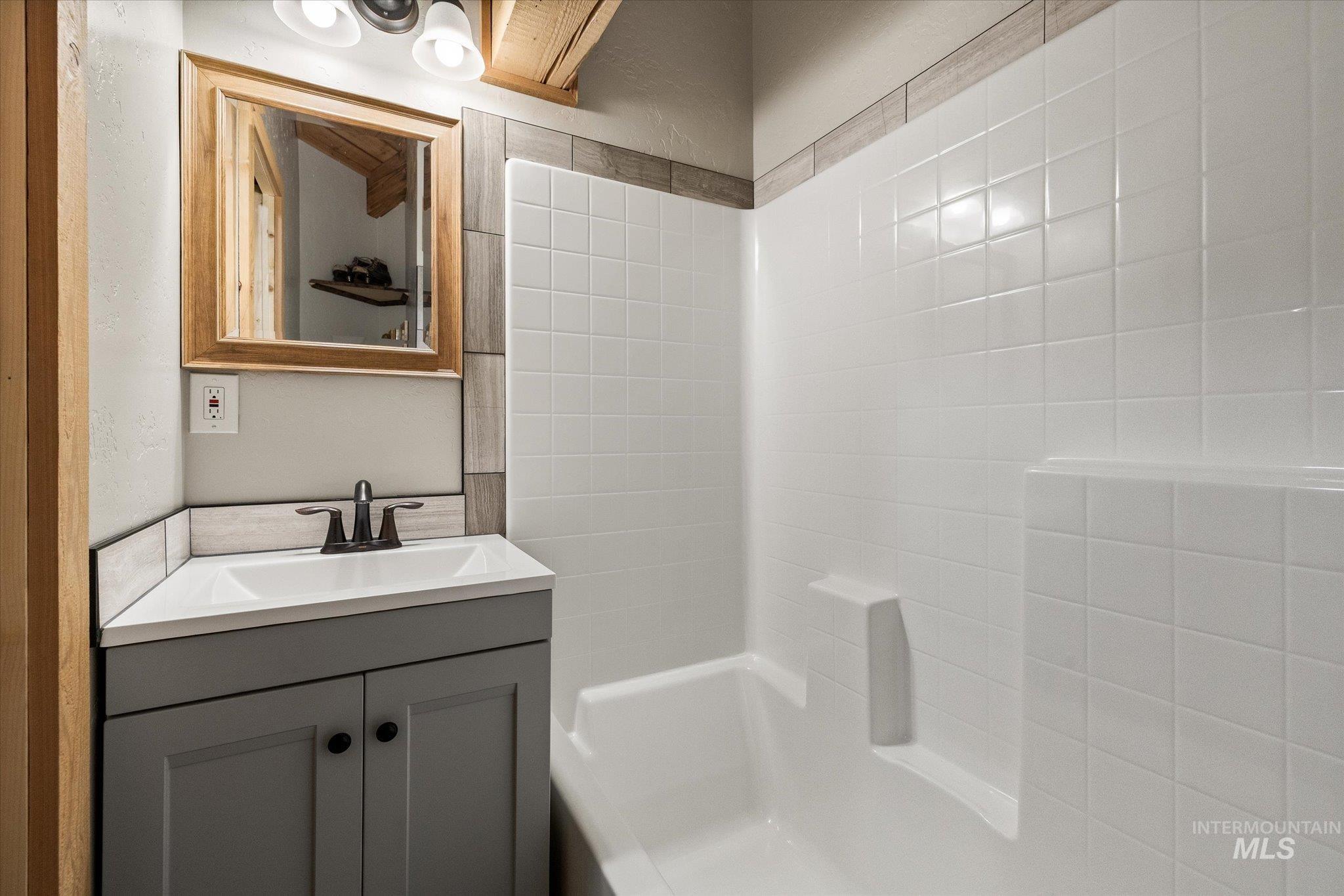 30 Timberline Dr, Garden Valley, Idaho 83622, 2 Bedrooms, 2 Bathrooms, Residential For Sale, Price $489,900,MLS 98996507