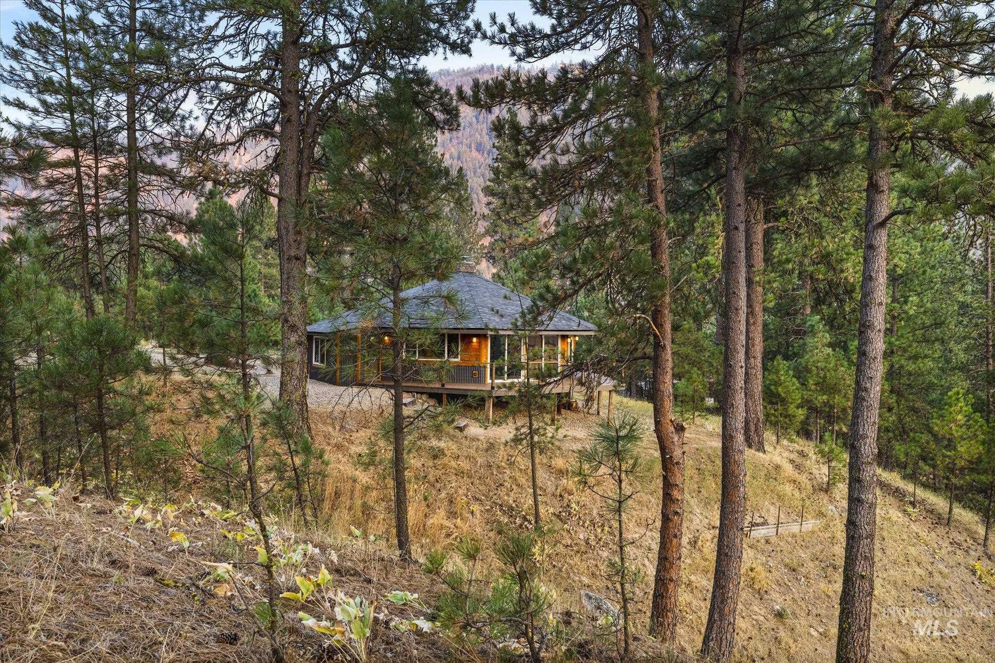 30 Timberline Dr, Garden Valley, Idaho 83622, 2 Bedrooms, 2 Bathrooms, Residential For Sale, Price $489,900,MLS 98996507