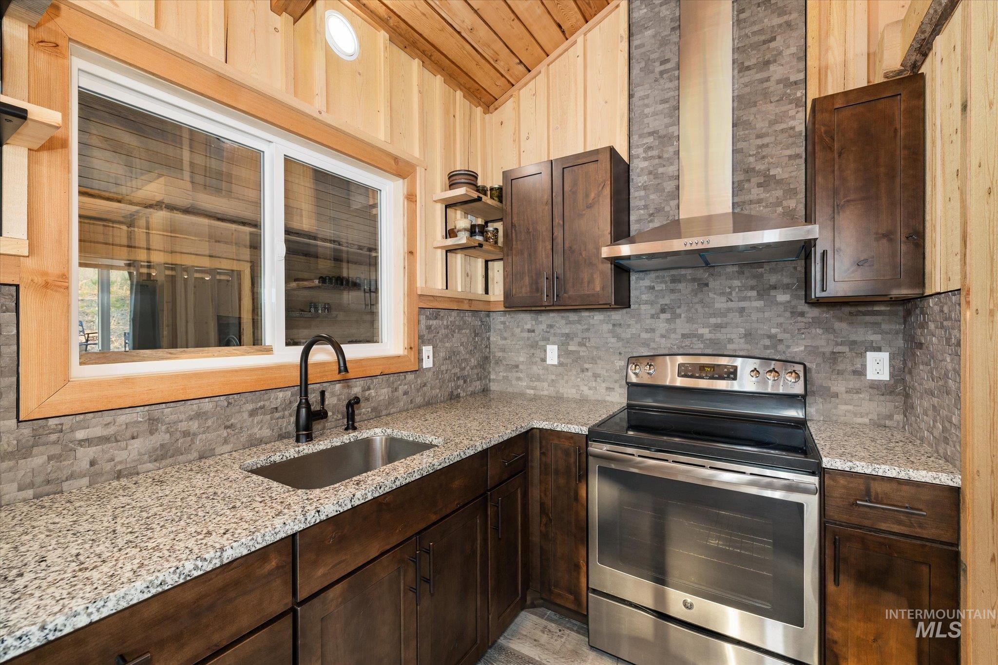 30 Timberline Dr, Garden Valley, Idaho 83622, 2 Bedrooms, 2 Bathrooms, Residential For Sale, Price $489,900,MLS 98996507