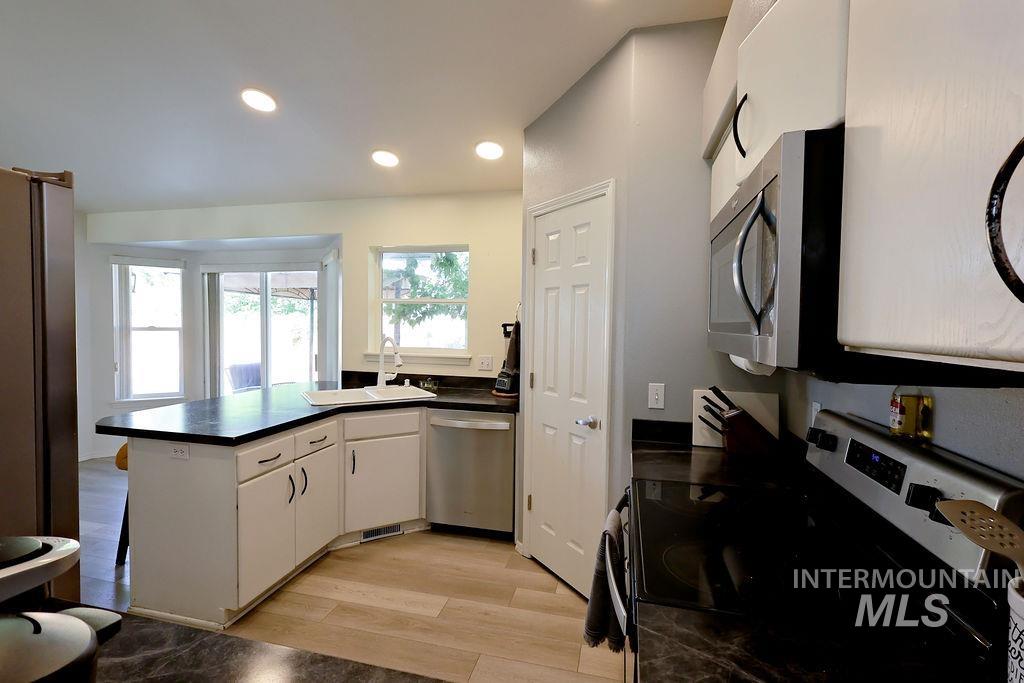 292 Whispering Pine, Twin Falls, Idaho 83301, 3 Bedrooms, 2 Bathrooms, Residential For Sale, Price $425,000,MLS 98996512