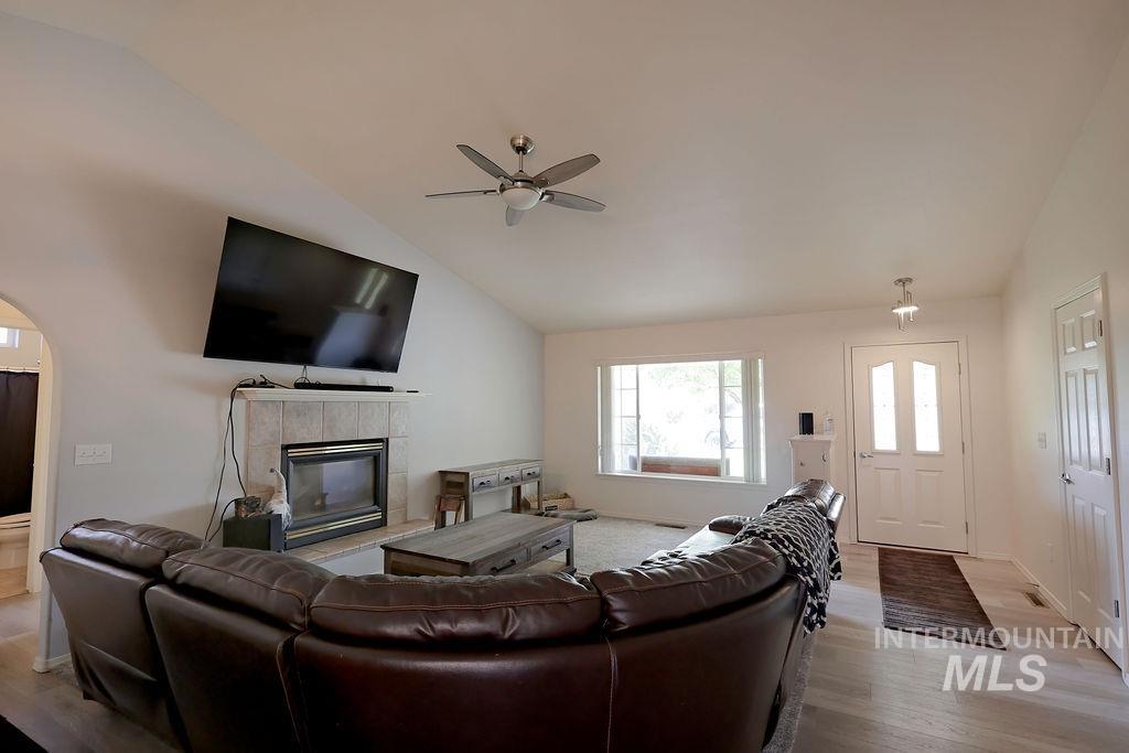 292 Whispering Pine, Twin Falls, Idaho 83301, 3 Bedrooms, 2 Bathrooms, Residential For Sale, Price $425,000,MLS 98996512