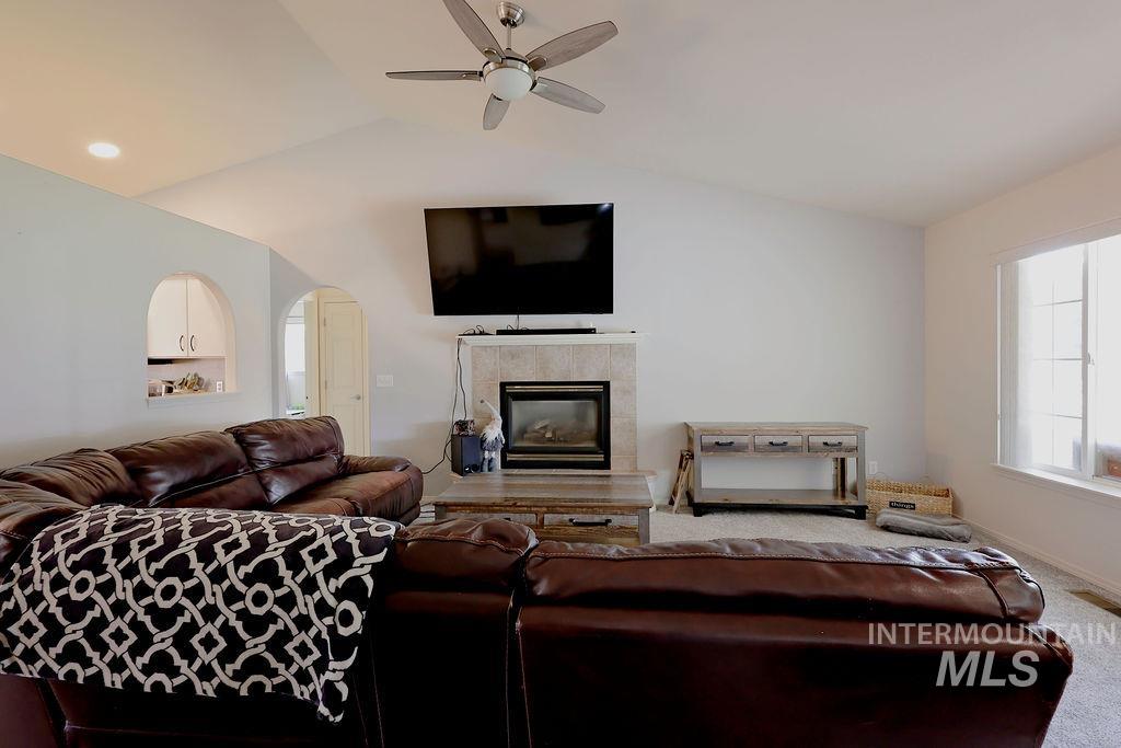 292 Whispering Pine, Twin Falls, Idaho 83301, 3 Bedrooms, 2 Bathrooms, Residential For Sale, Price $425,000,MLS 98996512
