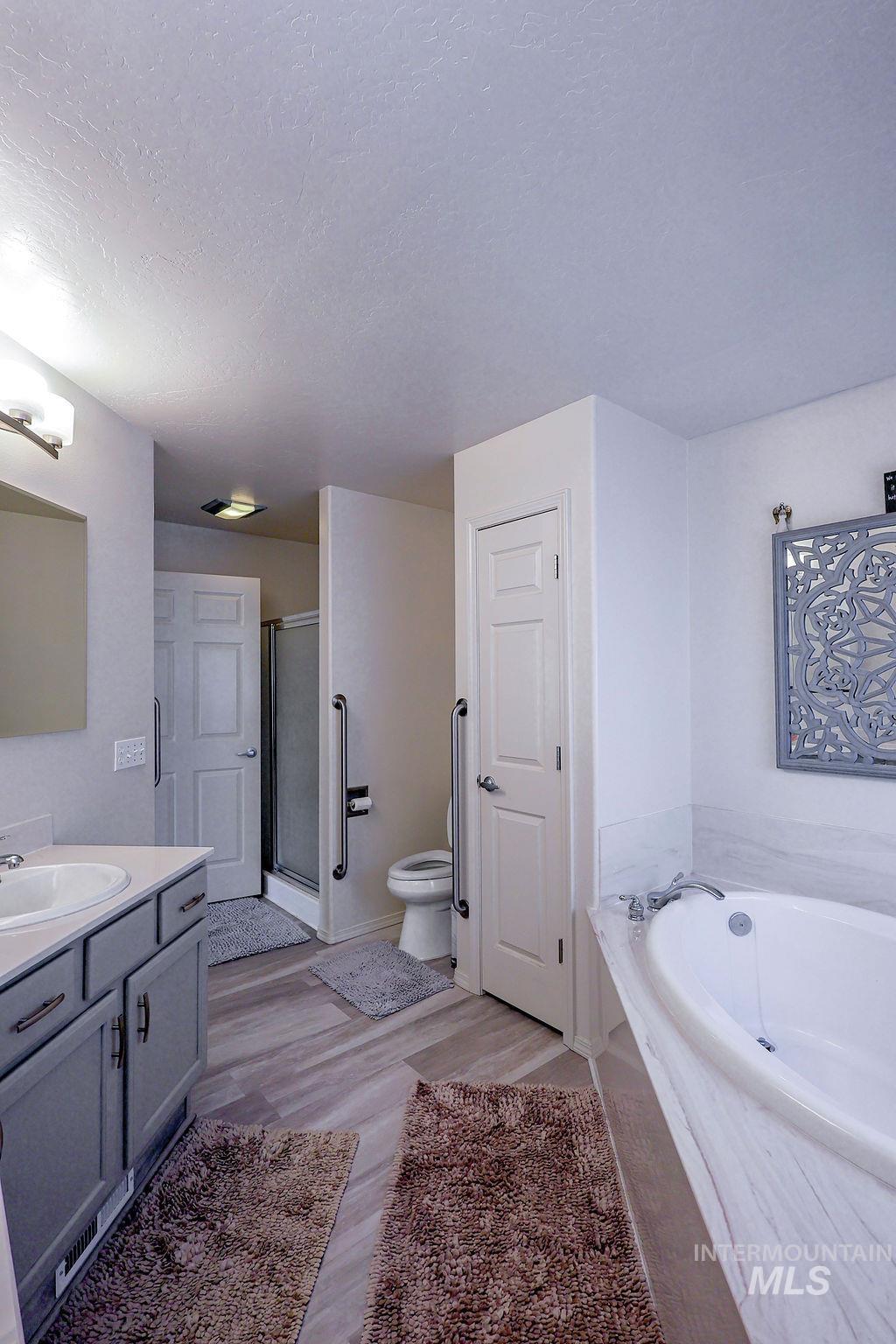 292 Whispering Pine, Twin Falls, Idaho 83301, 3 Bedrooms, 2 Bathrooms, Residential For Sale, Price $425,000,MLS 98996512