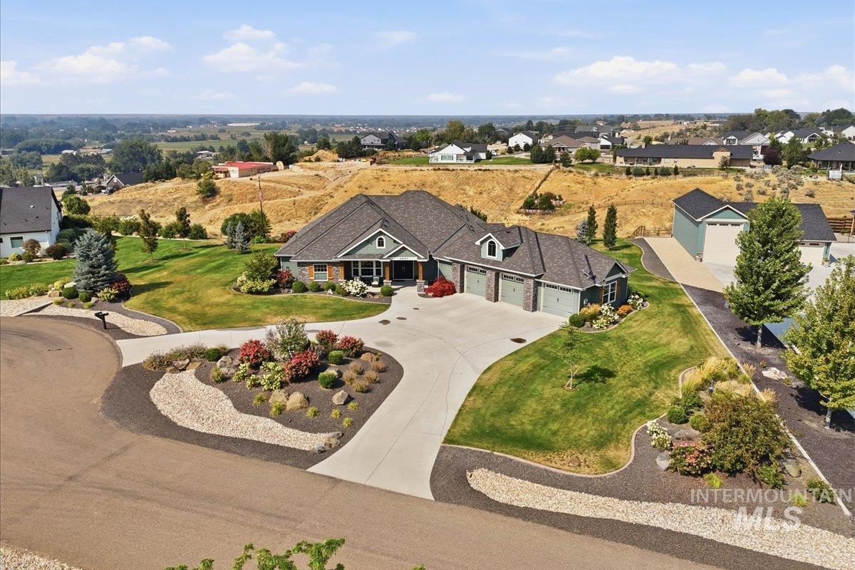 24053 Pheasant Ridge Ct., Middleton, Idaho 83664, 3 Bedrooms, 2.5 Bathrooms, Residential For Sale, Price $1,050,000,MLS 98996514