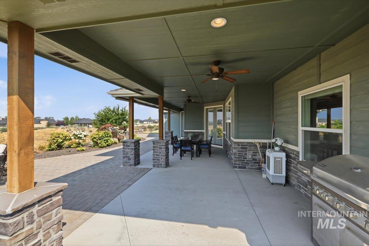 24053 Pheasant Ridge Ct., Middleton, Idaho 83664, 3 Bedrooms, 2.5 Bathrooms, Residential For Sale, Price $1,050,000,MLS 98996514