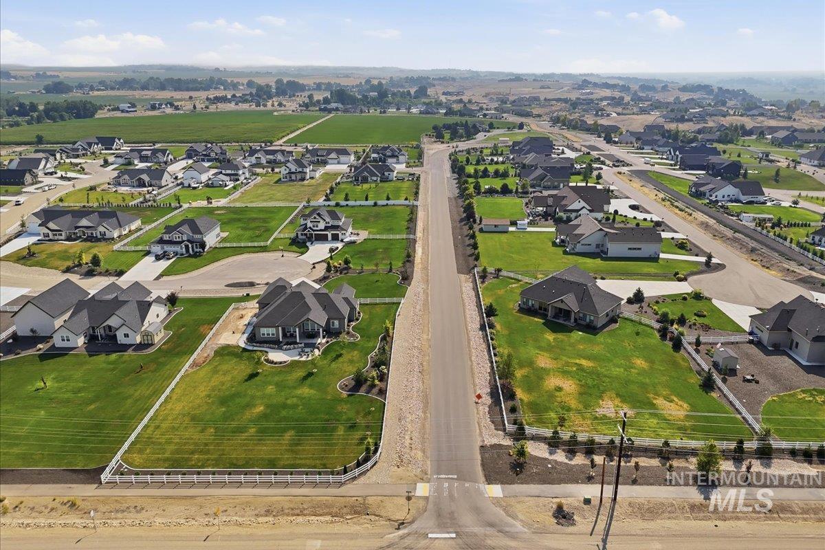 24053 Pheasant Ridge Ct., Middleton, Idaho 83664, 3 Bedrooms, 2.5 Bathrooms, Residential For Sale, Price $1,050,000,MLS 98996514