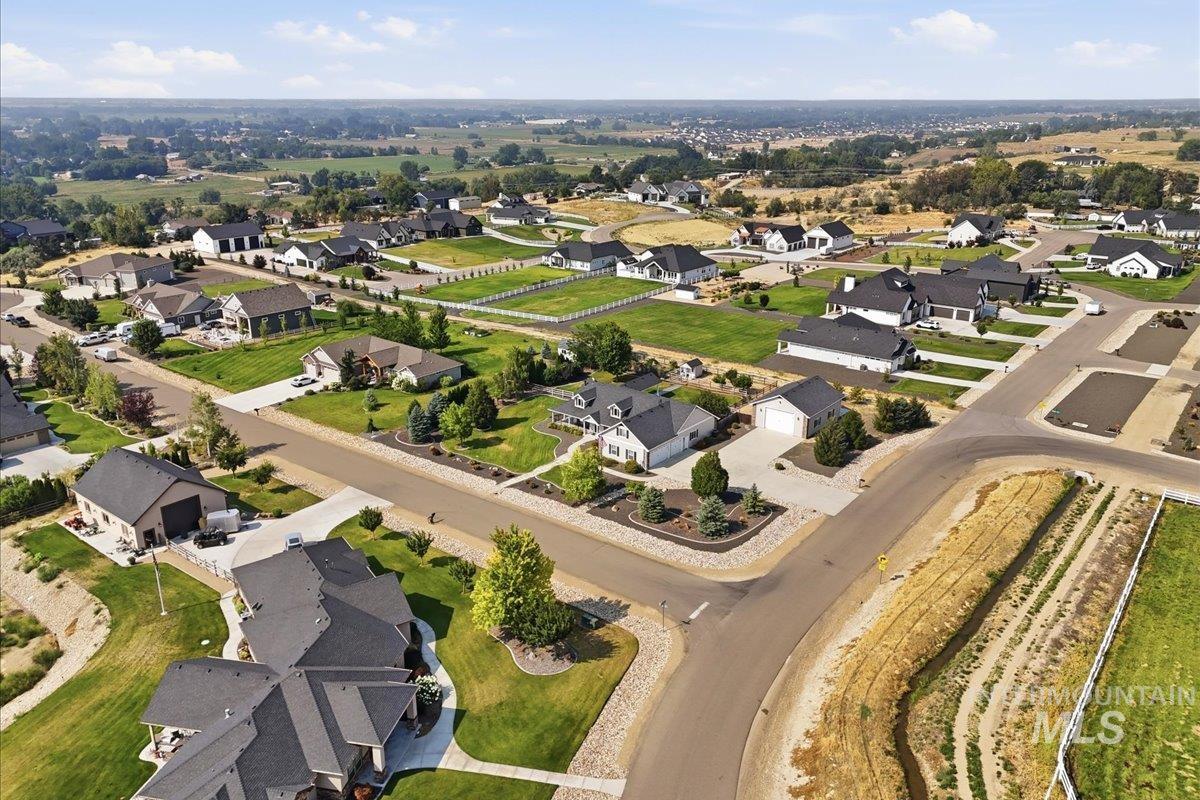 24053 Pheasant Ridge Ct., Middleton, Idaho 83664, 3 Bedrooms, 2.5 Bathrooms, Residential For Sale, Price $1,050,000,MLS 98996514