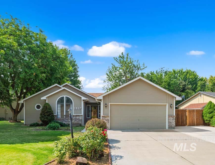 2317 W Rainfall St, Meridian, Idaho 83646, 3 Bedrooms, 2 Bathrooms, Residential For Sale, Price $435,000,MLS 98996517