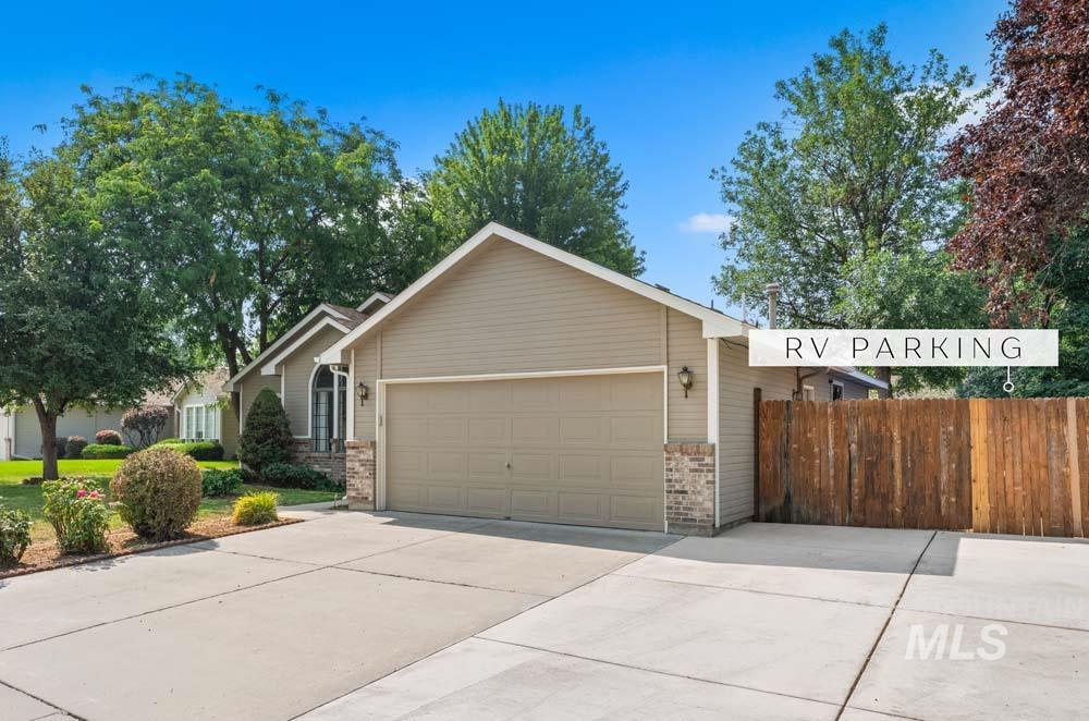 2317 W Rainfall St, Meridian, Idaho 83646, 3 Bedrooms, 2 Bathrooms, Residential For Sale, Price $435,000,MLS 98996517