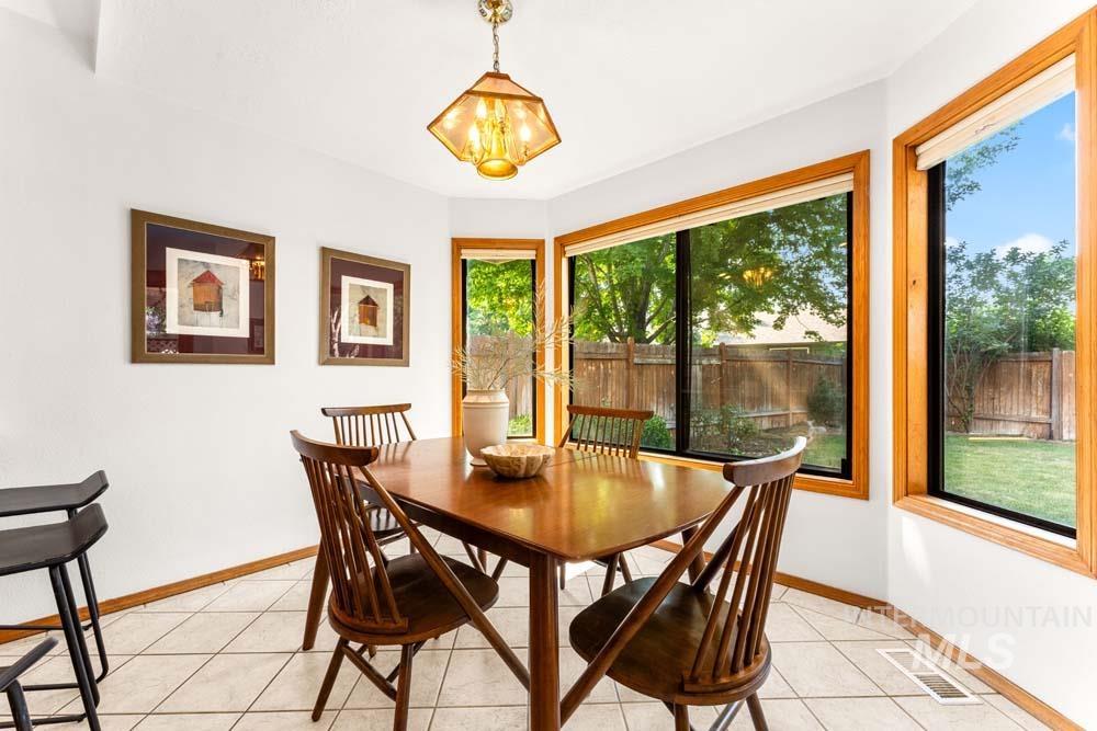 2317 W Rainfall St, Meridian, Idaho 83646, 3 Bedrooms, 2 Bathrooms, Residential For Sale, Price $435,000,MLS 98996517