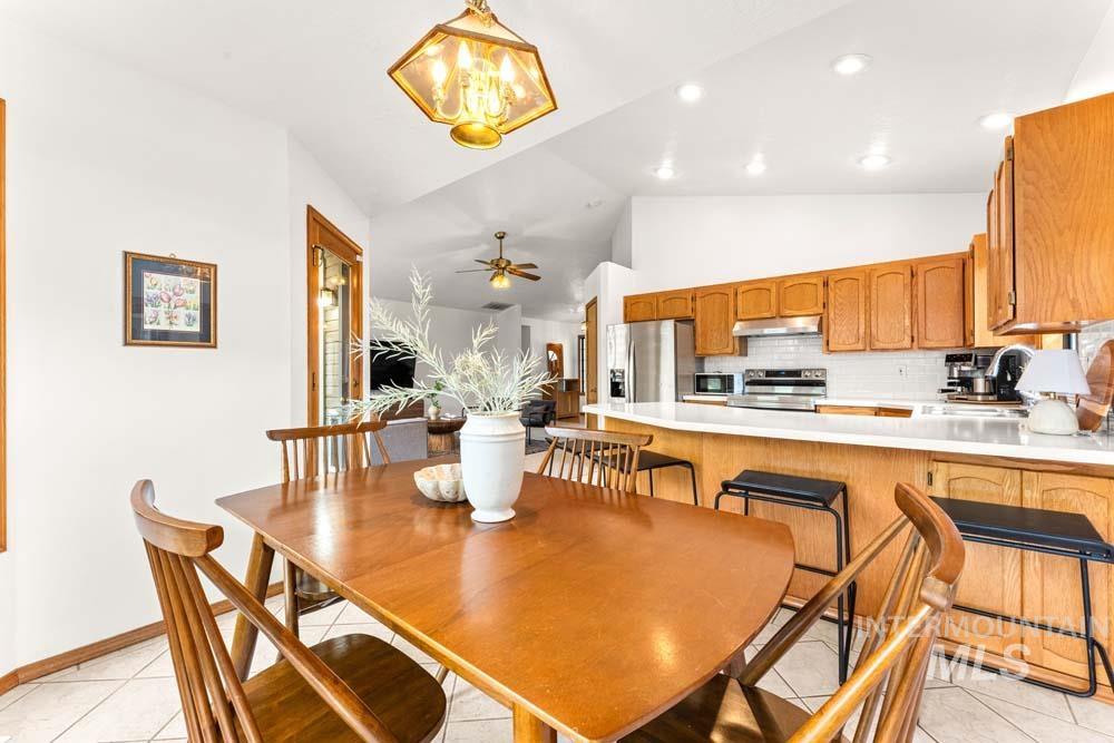 2317 W Rainfall St, Meridian, Idaho 83646, 3 Bedrooms, 2 Bathrooms, Residential For Sale, Price $435,000,MLS 98996517