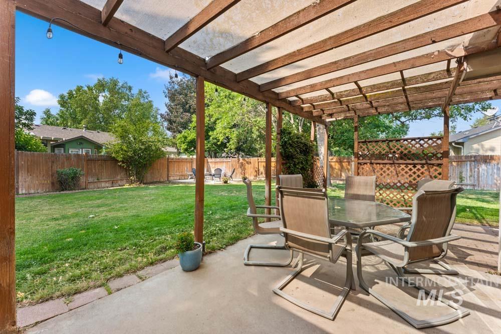 2317 W Rainfall St, Meridian, Idaho 83646, 3 Bedrooms, 2 Bathrooms, Residential For Sale, Price $435,000,MLS 98996517