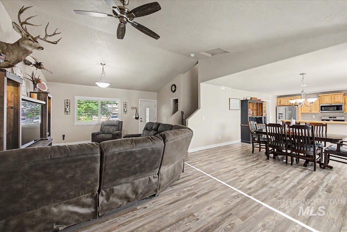 1574 S Glasgow, Nampa, Idaho 83686, 3 Bedrooms, 2.5 Bathrooms, Residential For Sale, Price $425,000,MLS 98996522