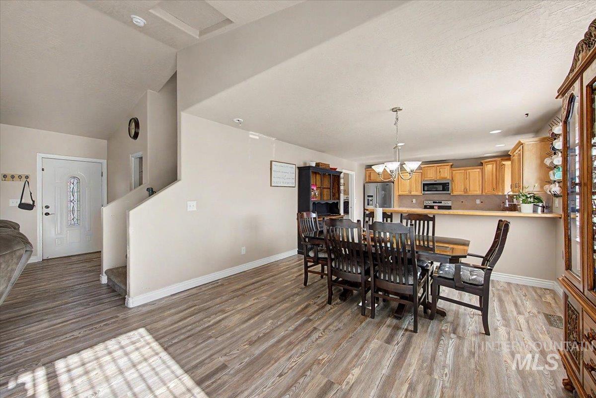 1574 S Glasgow, Nampa, Idaho 83686, 3 Bedrooms, 2.5 Bathrooms, Residential For Sale, Price $425,000,MLS 98996522