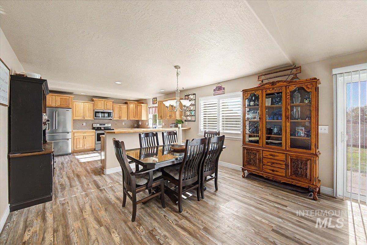 1574 S Glasgow, Nampa, Idaho 83686, 3 Bedrooms, 2.5 Bathrooms, Residential For Sale, Price $425,000,MLS 98996522