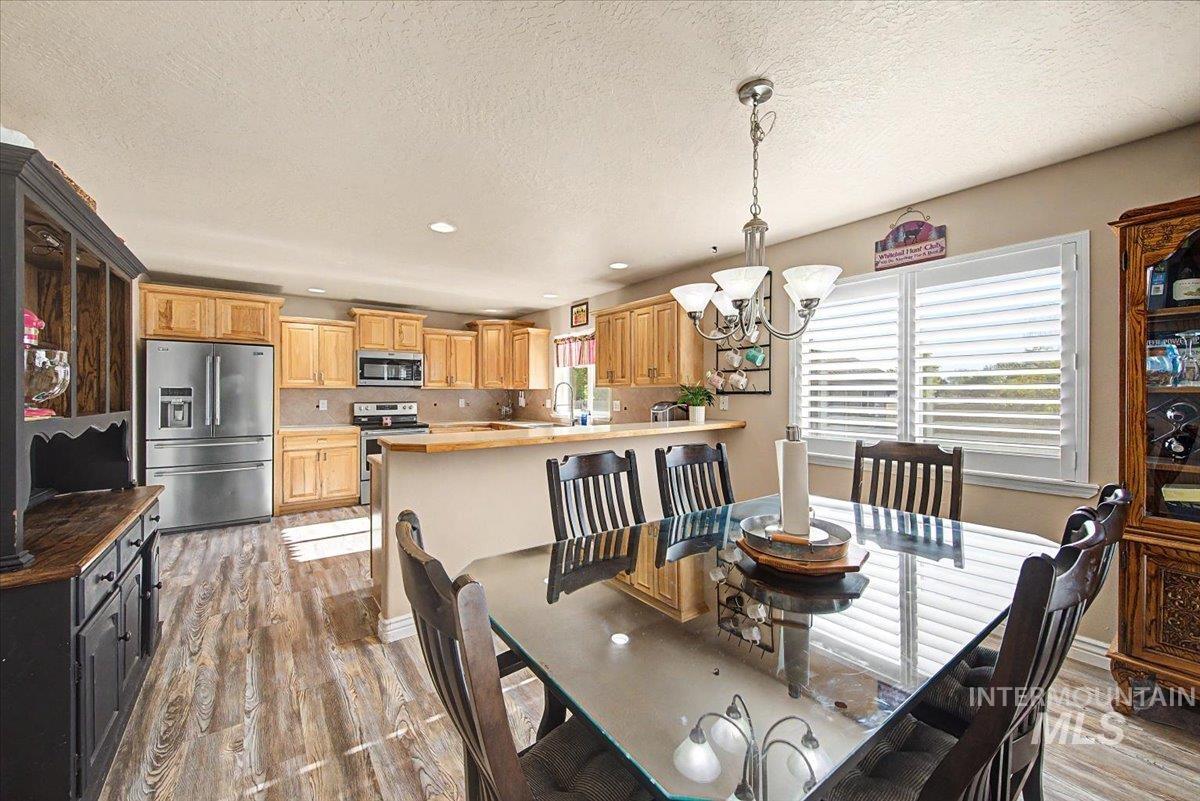 1574 S Glasgow, Nampa, Idaho 83686, 3 Bedrooms, 2.5 Bathrooms, Residential For Sale, Price $425,000,MLS 98996522