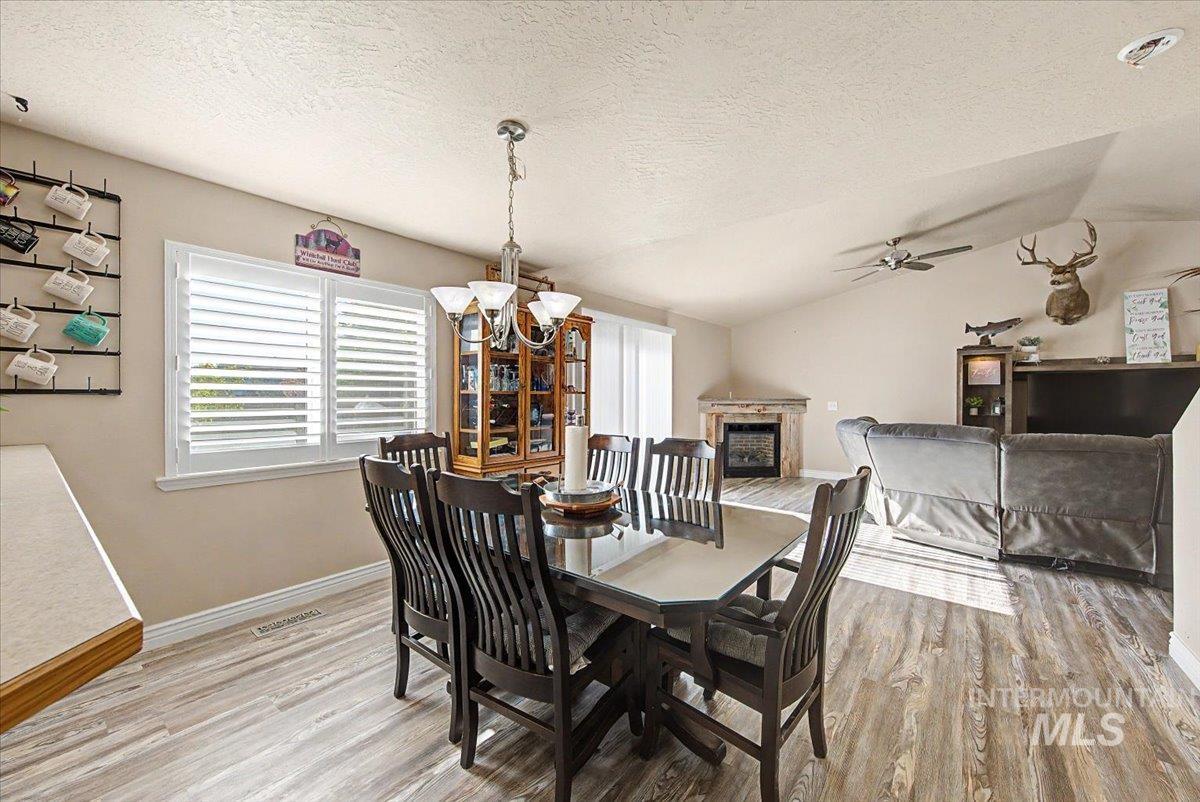 1574 S Glasgow, Nampa, Idaho 83686, 3 Bedrooms, 2.5 Bathrooms, Residential For Sale, Price $425,000,MLS 98996522