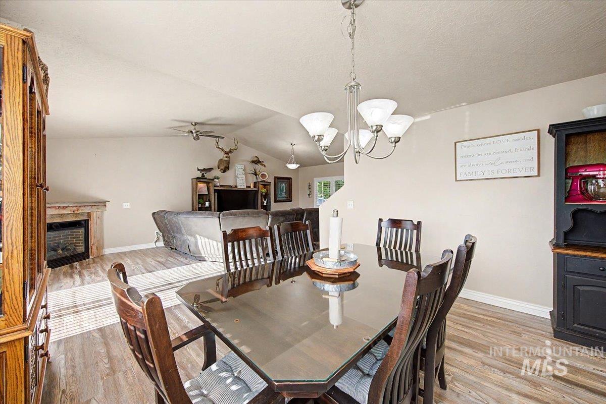 1574 S Glasgow, Nampa, Idaho 83686, 3 Bedrooms, 2.5 Bathrooms, Residential For Sale, Price $425,000,MLS 98996522