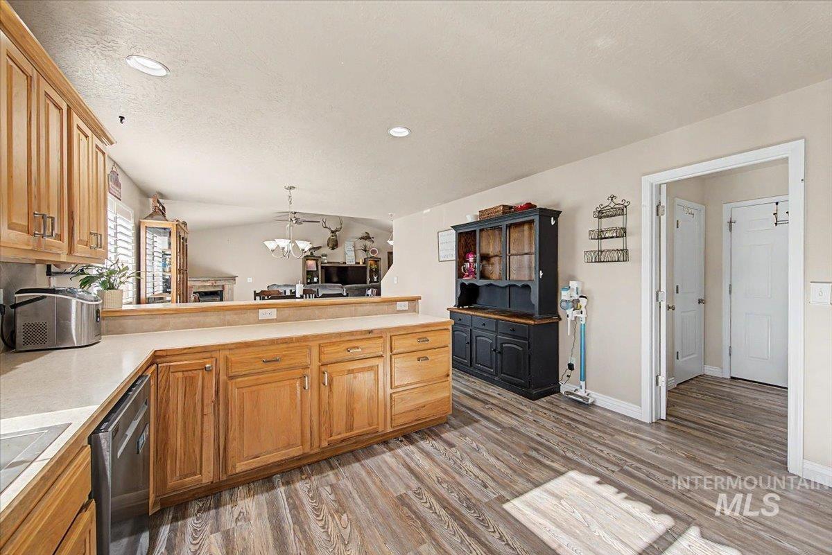 1574 S Glasgow, Nampa, Idaho 83686, 3 Bedrooms, 2.5 Bathrooms, Residential For Sale, Price $425,000,MLS 98996522