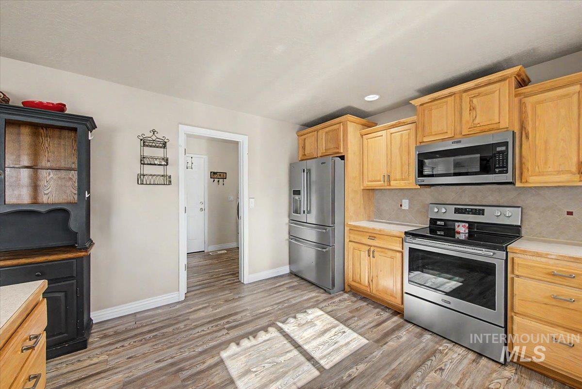 1574 S Glasgow, Nampa, Idaho 83686, 3 Bedrooms, 2.5 Bathrooms, Residential For Sale, Price $425,000,MLS 98996522