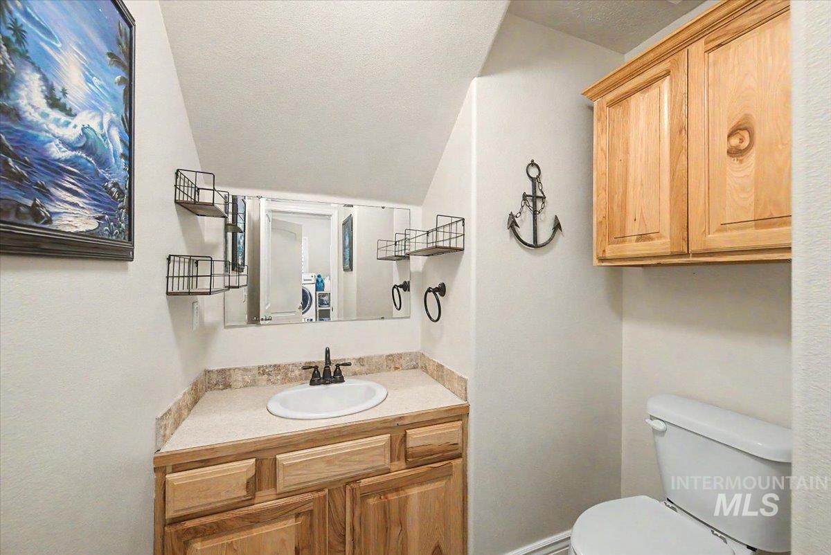 1574 S Glasgow, Nampa, Idaho 83686, 3 Bedrooms, 2.5 Bathrooms, Residential For Sale, Price $425,000,MLS 98996522