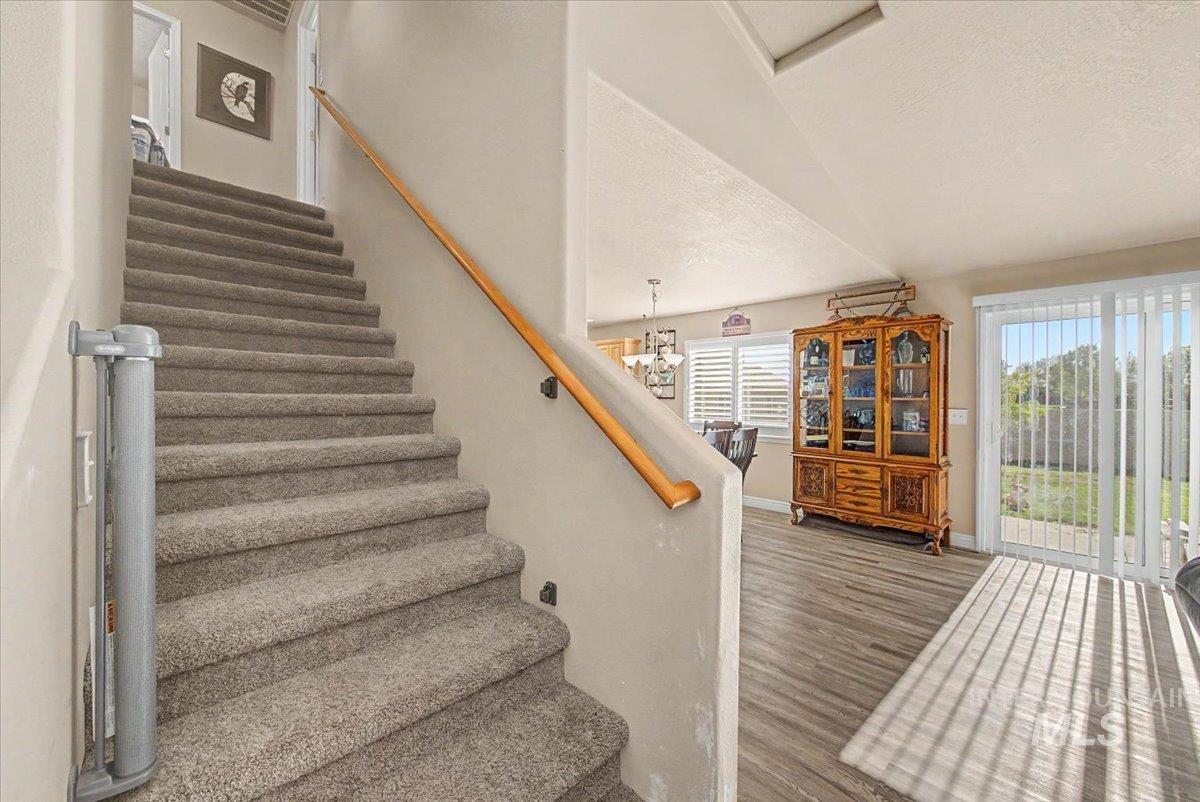 1574 S Glasgow, Nampa, Idaho 83686, 3 Bedrooms, 2.5 Bathrooms, Residential For Sale, Price $425,000,MLS 98996522