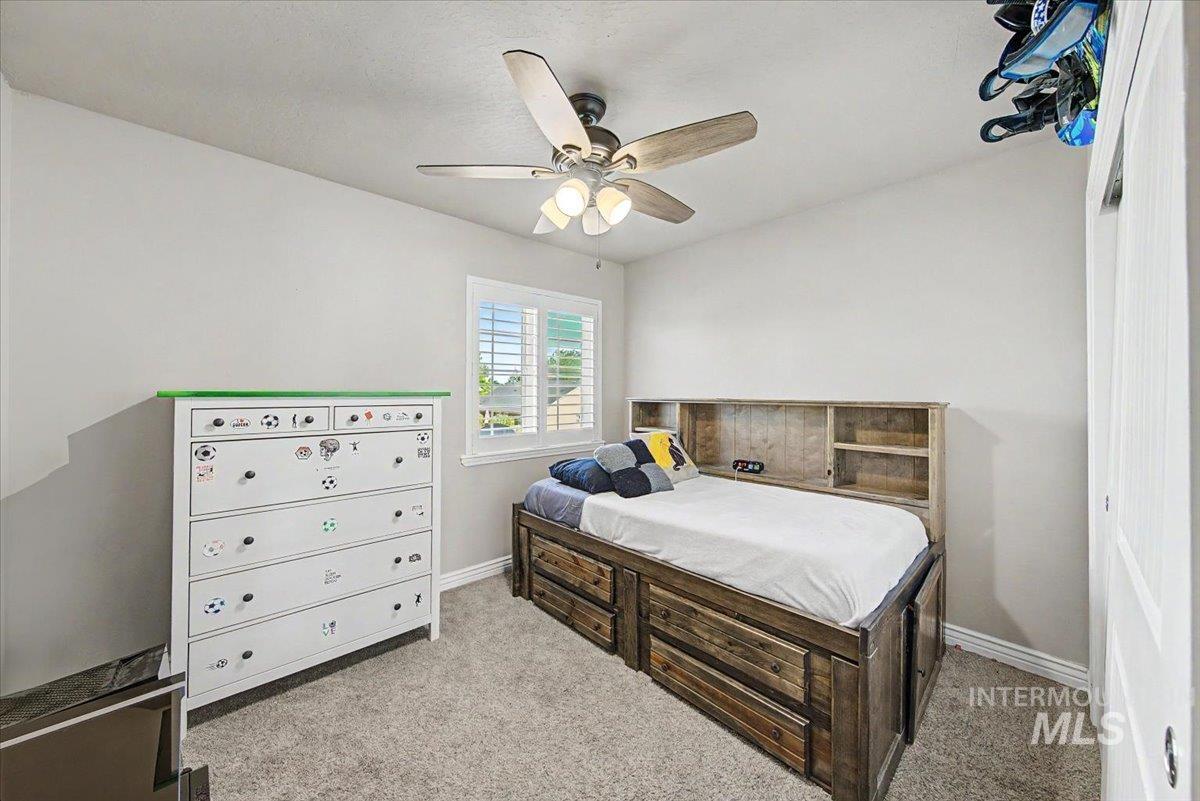 1574 S Glasgow, Nampa, Idaho 83686, 3 Bedrooms, 2.5 Bathrooms, Residential For Sale, Price $425,000,MLS 98996522