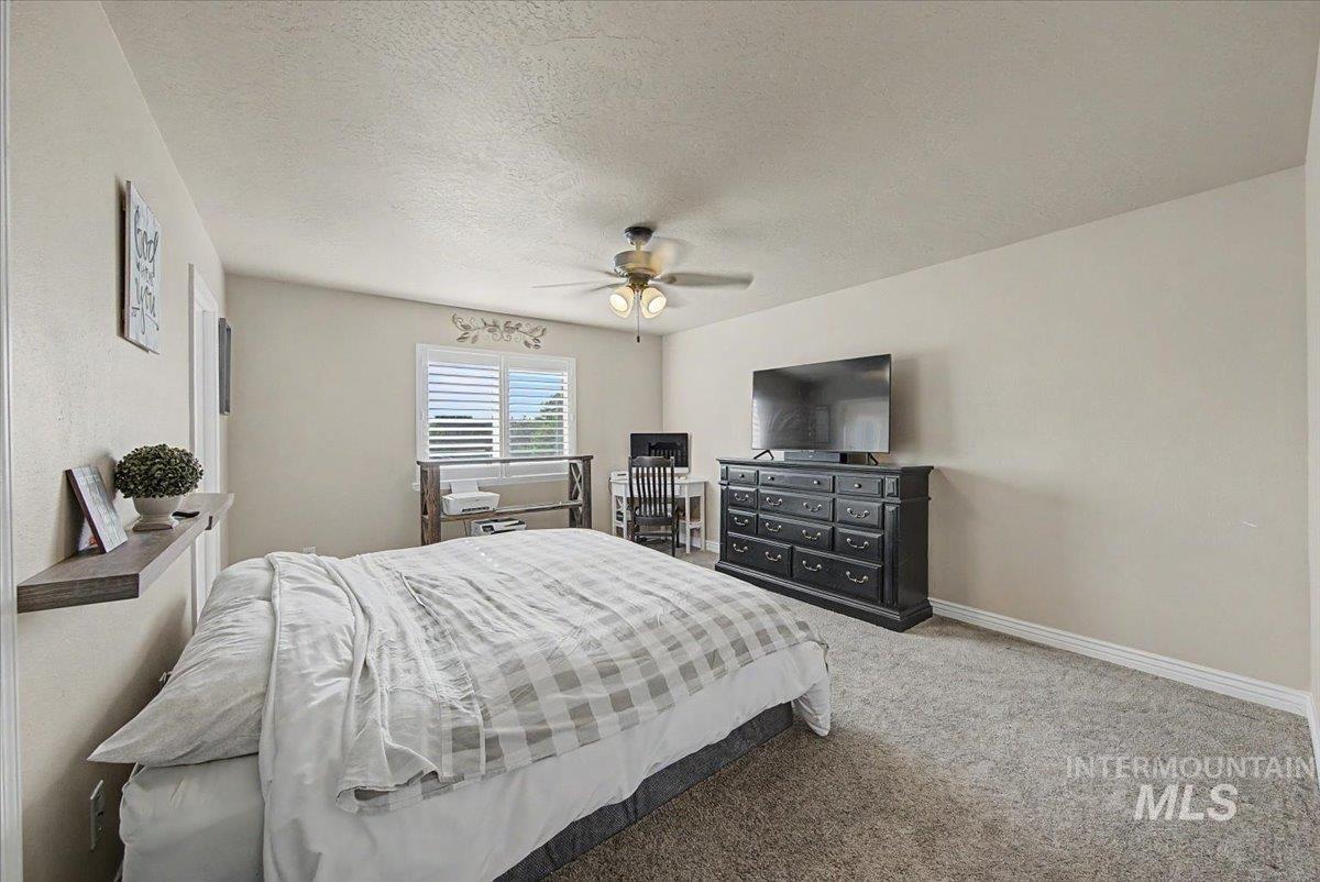 1574 S Glasgow, Nampa, Idaho 83686, 3 Bedrooms, 2.5 Bathrooms, Residential For Sale, Price $425,000,MLS 98996522
