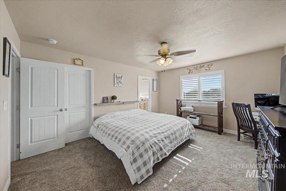 1574 S Glasgow, Nampa, Idaho 83686, 3 Bedrooms, 2.5 Bathrooms, Residential For Sale, Price $425,000,MLS 98996522