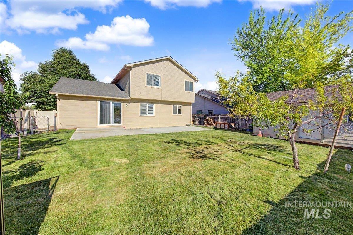 1574 S Glasgow, Nampa, Idaho 83686, 3 Bedrooms, 2.5 Bathrooms, Residential For Sale, Price $425,000,MLS 98996522