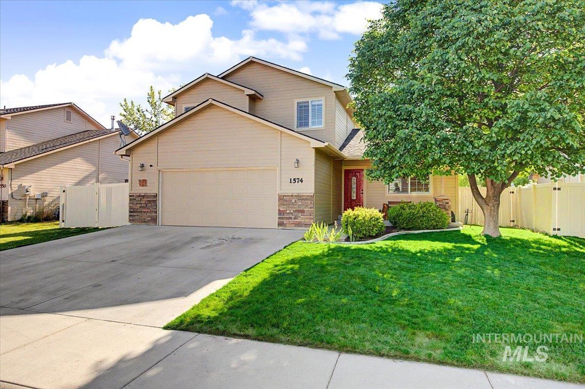 1574 S Glasgow, Nampa, Idaho 83686, 3 Bedrooms, 2.5 Bathrooms, Residential For Sale, Price $425,000,MLS 98996522
