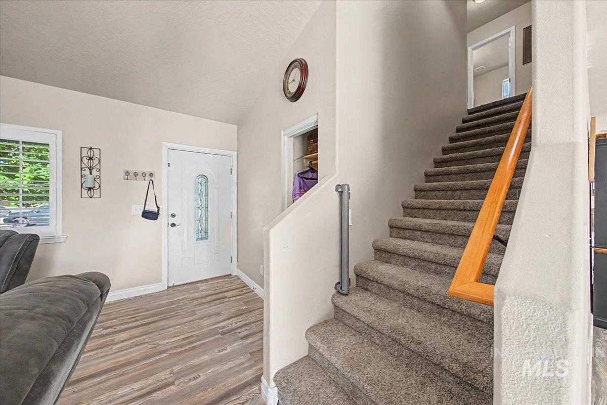 1574 S Glasgow, Nampa, Idaho 83686, 3 Bedrooms, 2.5 Bathrooms, Residential For Sale, Price $425,000,MLS 98996522