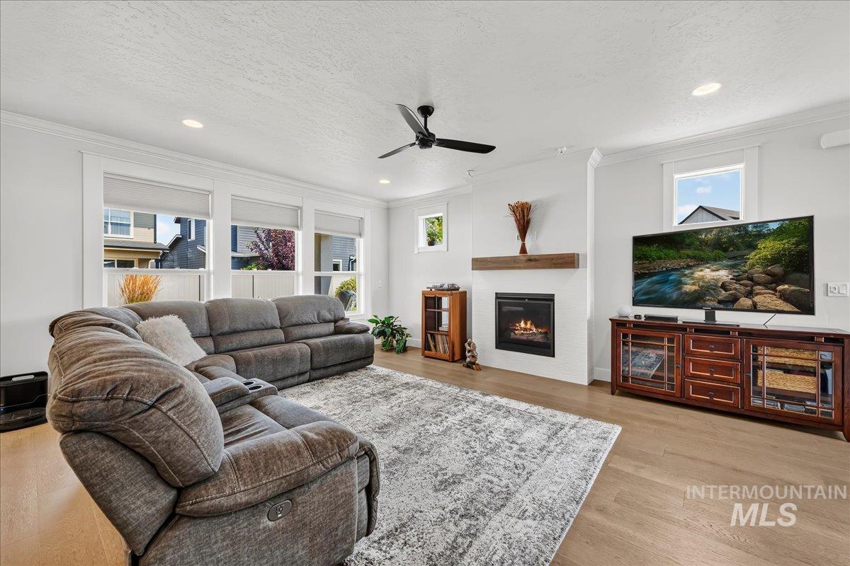 1378 W Fluorite St, Kuna, Idaho 83634, 5 Bedrooms, 2.5 Bathrooms, Residential For Sale, Price $637,500,MLS 98996523