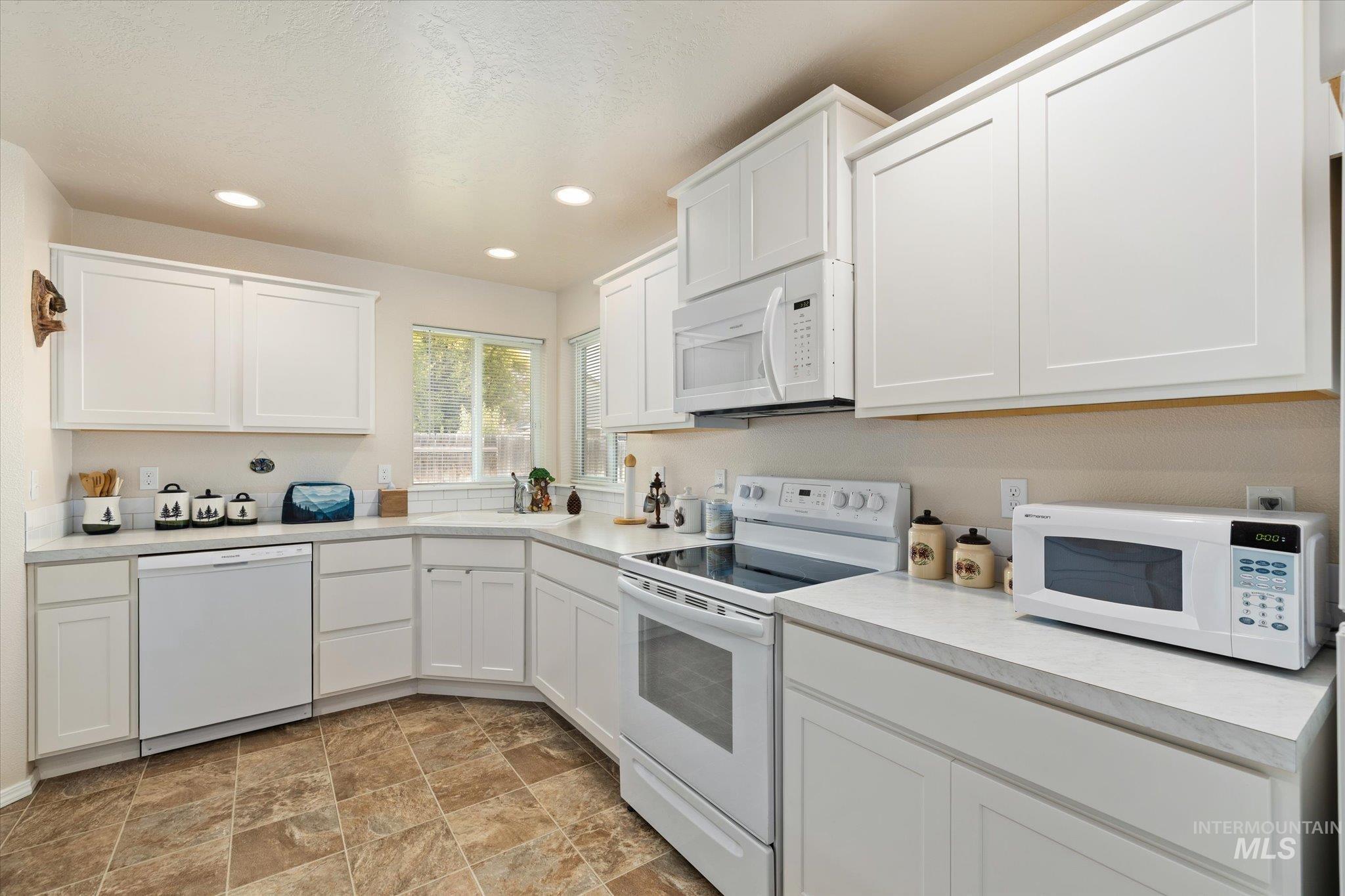 3427 S Clark Fork Ave, Nampa, Idaho 83686, 5 Bedrooms, 2.5 Bathrooms, Residential For Sale, Price $449,900,MLS 98996529