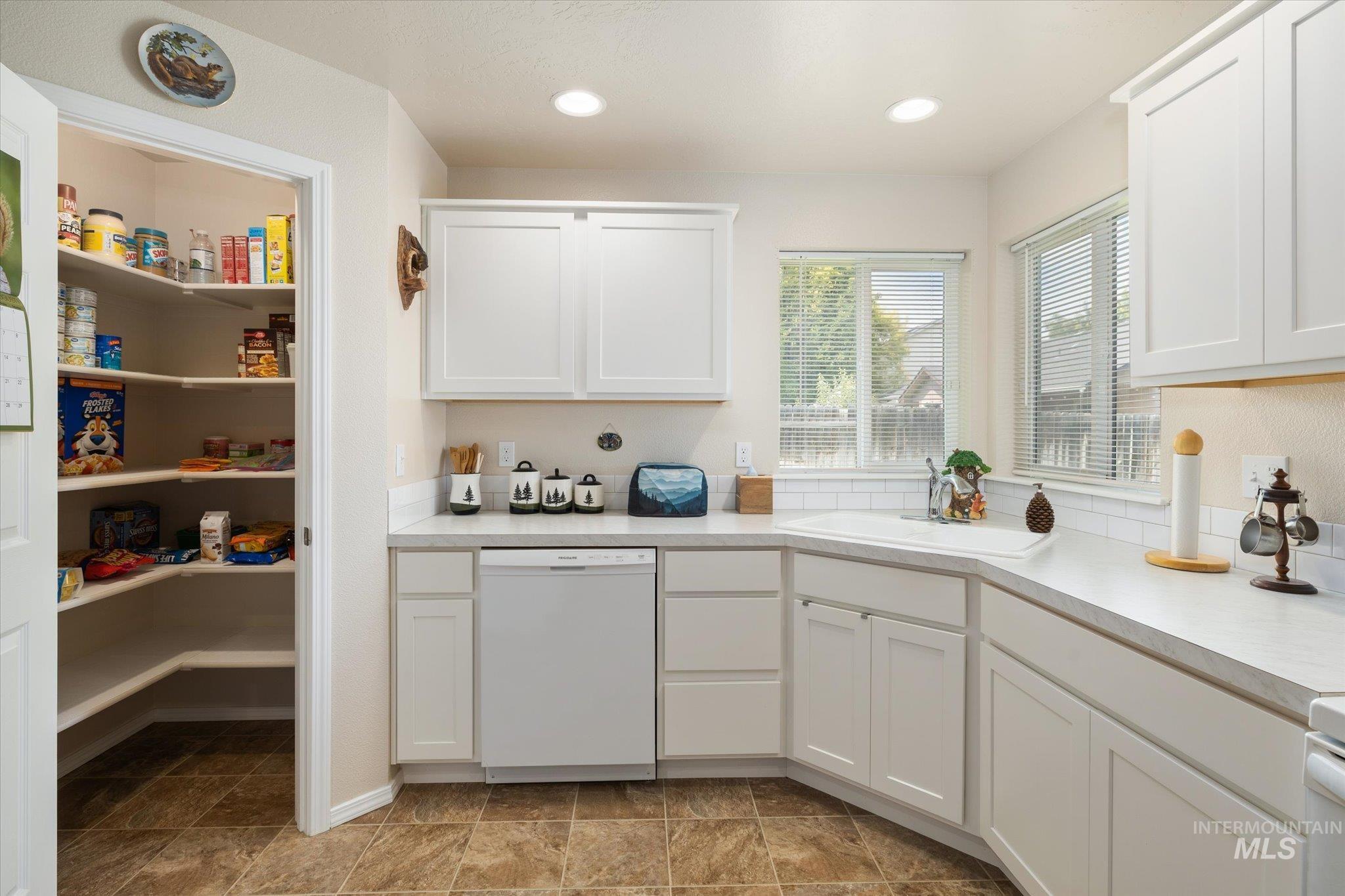 3427 S Clark Fork Ave, Nampa, Idaho 83686, 5 Bedrooms, 2.5 Bathrooms, Residential For Sale, Price $449,900,MLS 98996529