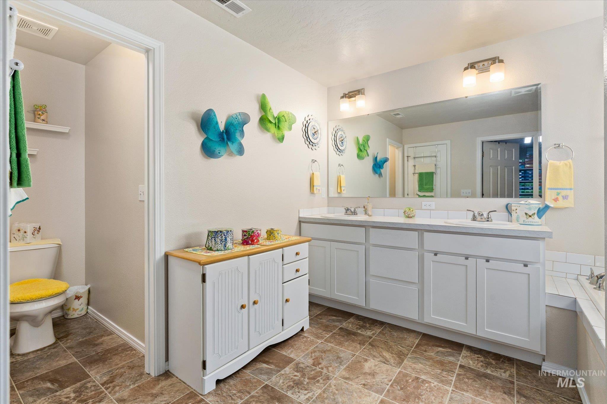 3427 S Clark Fork Ave, Nampa, Idaho 83686, 5 Bedrooms, 2.5 Bathrooms, Residential For Sale, Price $449,900,MLS 98996529