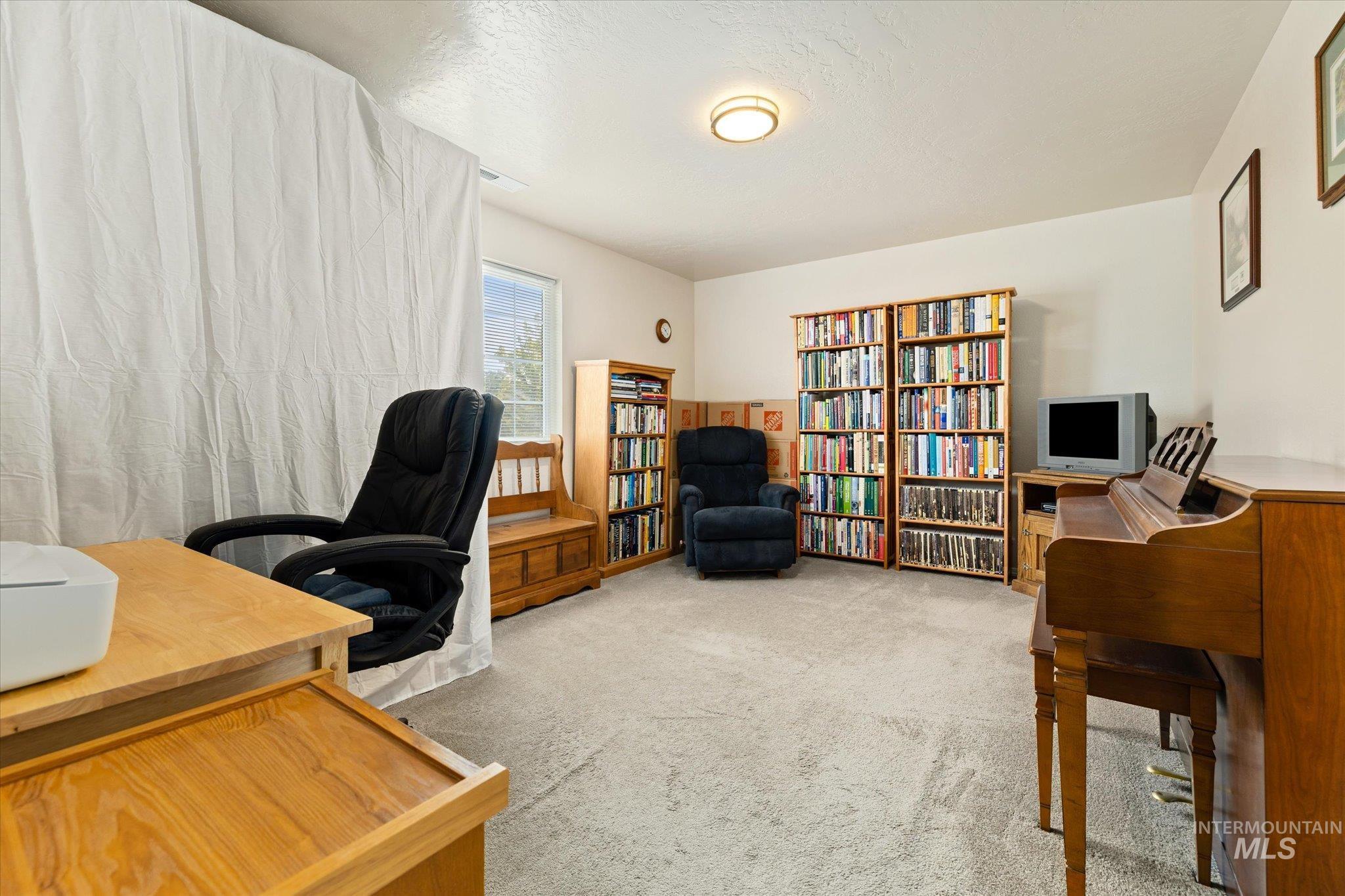 3427 S Clark Fork Ave, Nampa, Idaho 83686, 5 Bedrooms, 2.5 Bathrooms, Residential For Sale, Price $449,900,MLS 98996529