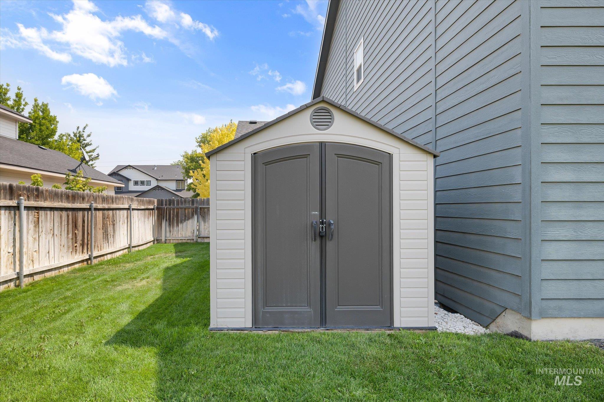 3427 S Clark Fork Ave, Nampa, Idaho 83686, 5 Bedrooms, 2.5 Bathrooms, Residential For Sale, Price $449,900,MLS 98996529