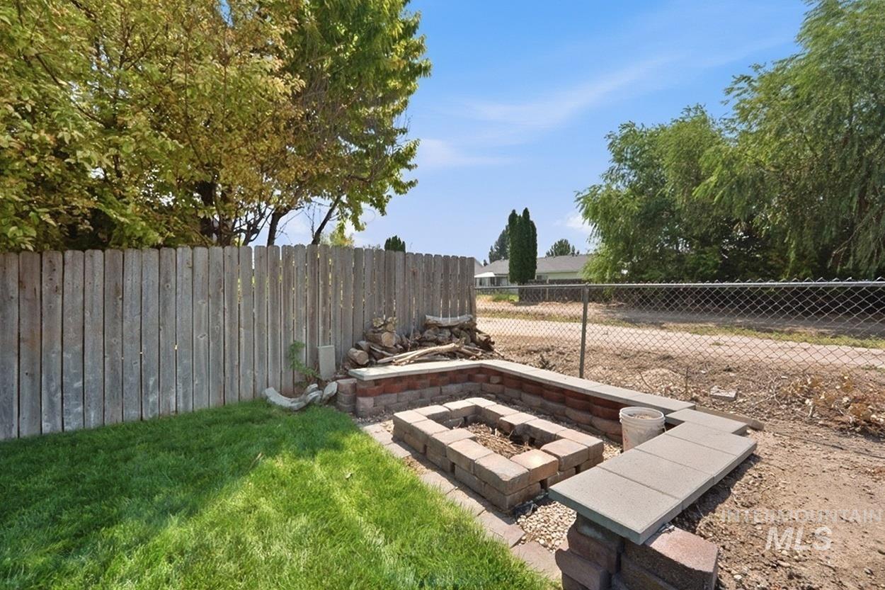 16825 Old Friendship Way, Caldwell, Idaho 83607, 4 Bedrooms, 2.5 Bathrooms, Residential For Sale, Price $369,900,MLS 98996530