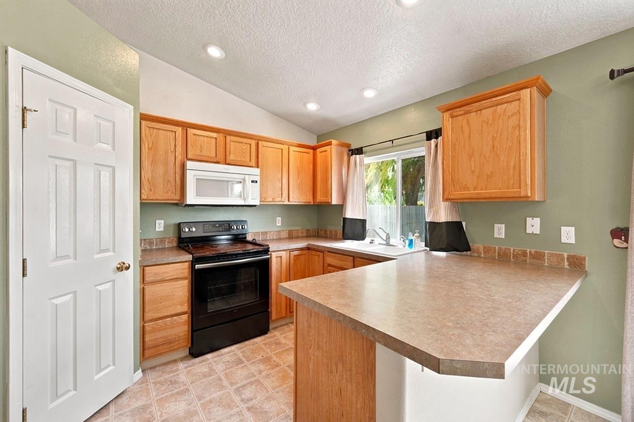 16825 Old Friendship Way, Caldwell, Idaho 83607, 4 Bedrooms, 2.5 Bathrooms, Residential For Sale, Price $369,900,MLS 98996530
