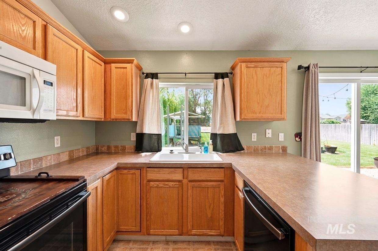 16825 Old Friendship Way, Caldwell, Idaho 83607, 4 Bedrooms, 2.5 Bathrooms, Residential For Sale, Price $369,900,MLS 98996530
