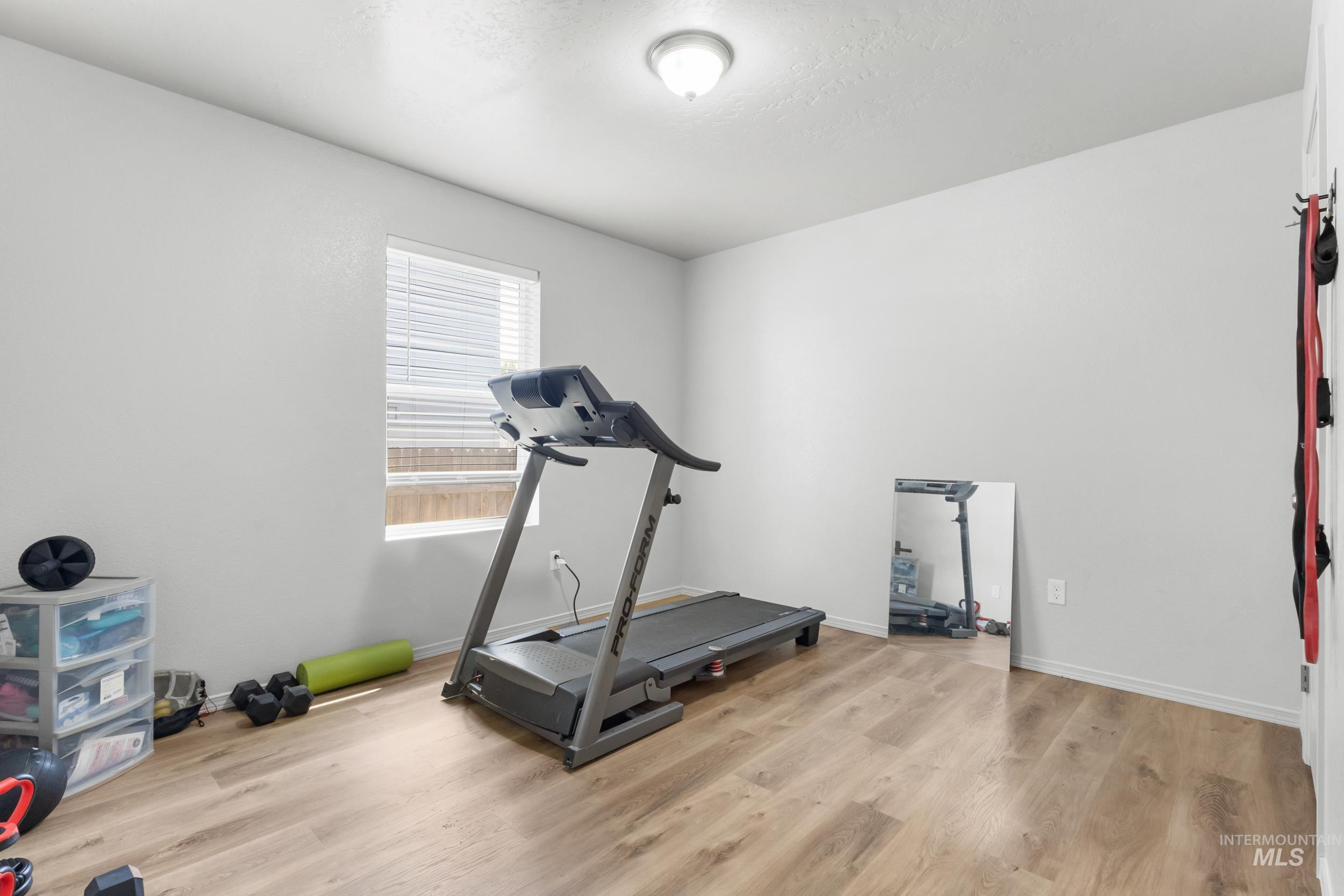 4633 N Dyver, Meridian, Idaho 83642, 4 Bedrooms, 2 Bathrooms, Residential For Sale, Price $473,500,MLS 98996531