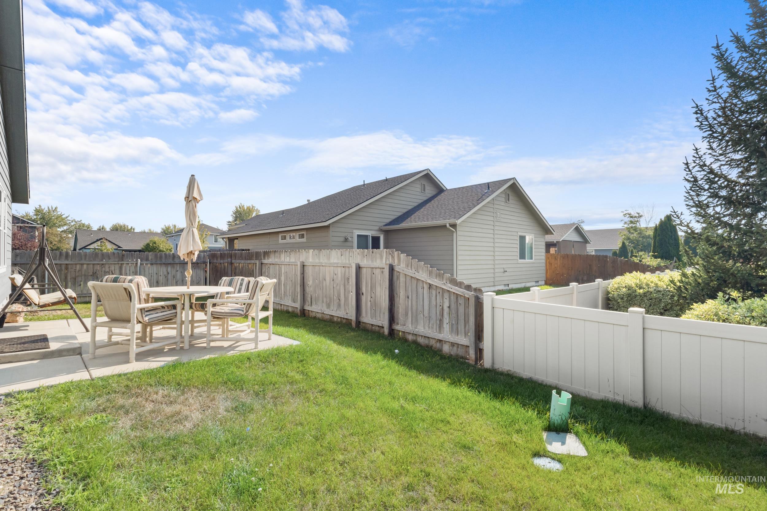 4633 N Dyver, Meridian, Idaho 83642, 4 Bedrooms, 2 Bathrooms, Residential For Sale, Price $473,500,MLS 98996531
