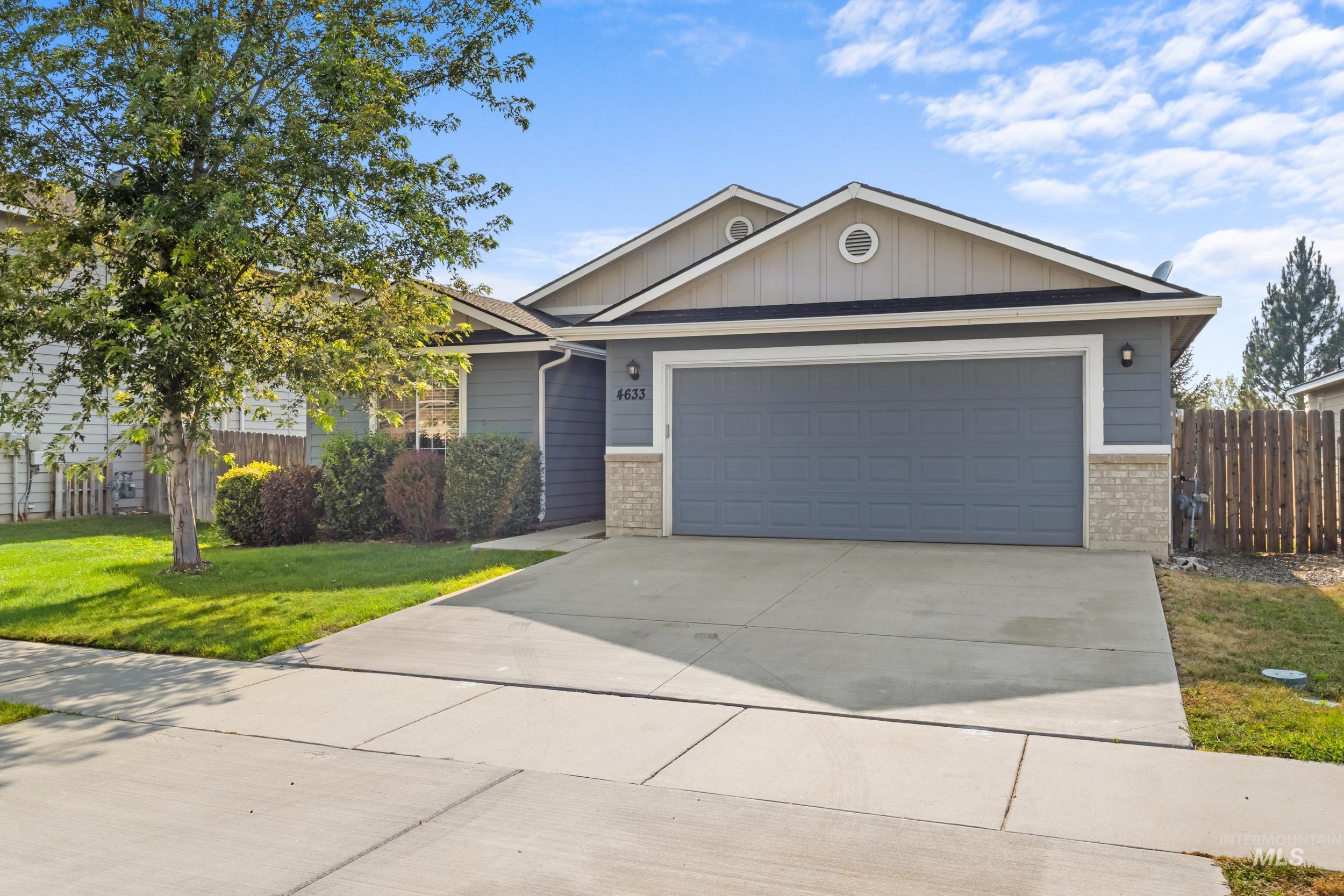 4633 N Dyver, Meridian, Idaho 83642, 4 Bedrooms, 2 Bathrooms, Residential For Sale, Price $473,500,MLS 98996531